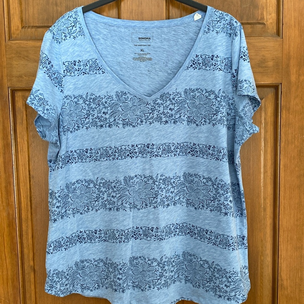 Sonoma short sleeve every day tee light blue with navy print, size XL